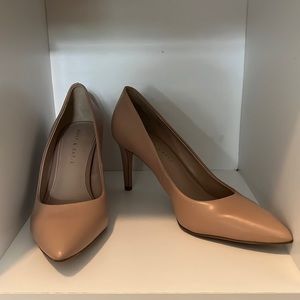 Kelly & Katie nude pumps
